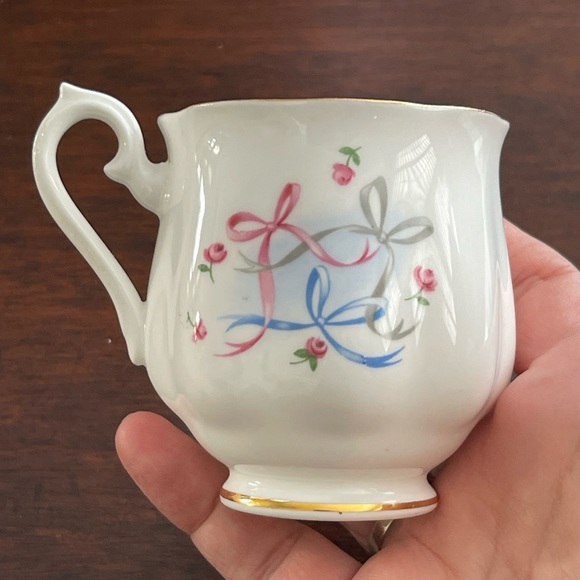 Rare Royal Albert Buttons and Bows pattern bone china gold trimmed cup - Picture 3 of 8